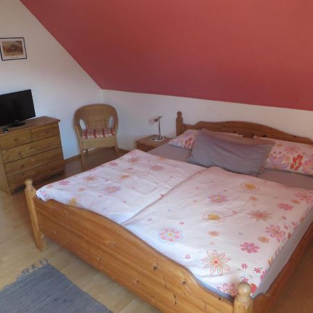 Pension-Gaestehaus Kueblboeck ノイアルベンロイト エクステリア 写真